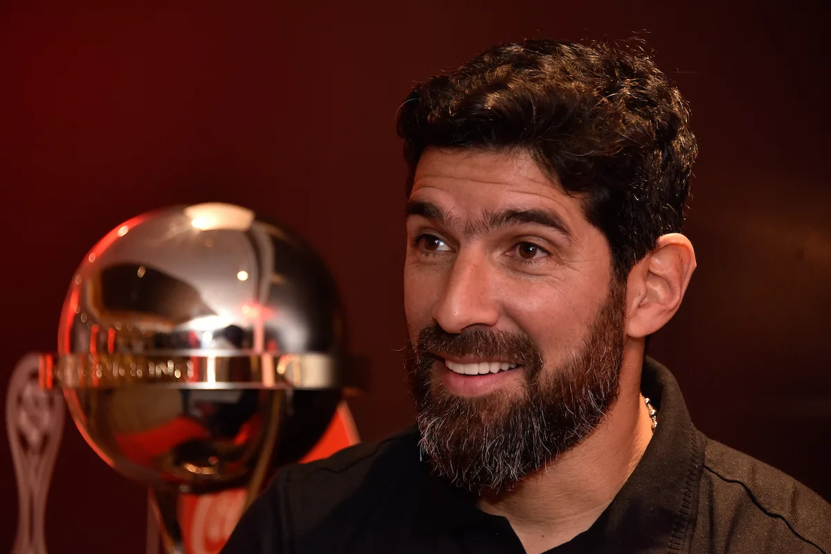 Loco Abreu critica a Bielsa y reivindica el legado de Tabárez en la Selección Uruguaya