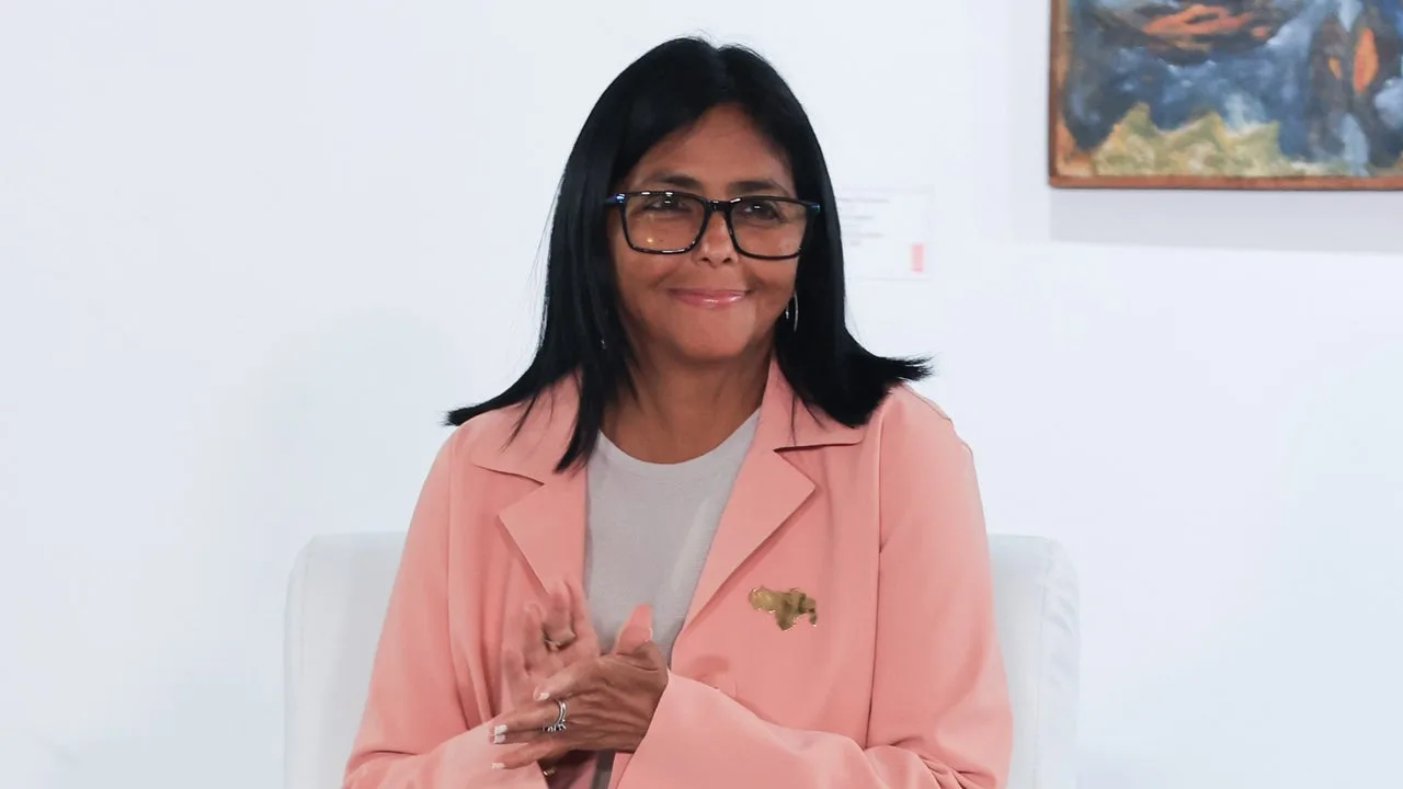 Delcy Rodríguez lanza mapa tras gesto de Trump con bandera