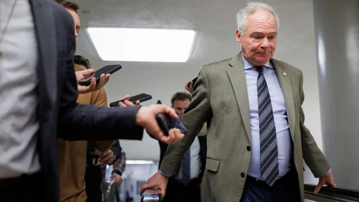 Tim Kaine critica intereses petroleros en Venezuela y aboga por elecciones libres