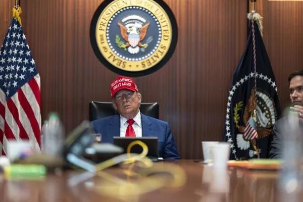 Trump afirma que EEUU monitorea con satélites el enriquecimiento de uranio en Irán