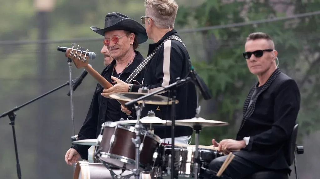U2 desata furor en Ciudad de México al filmar inesperado video musical