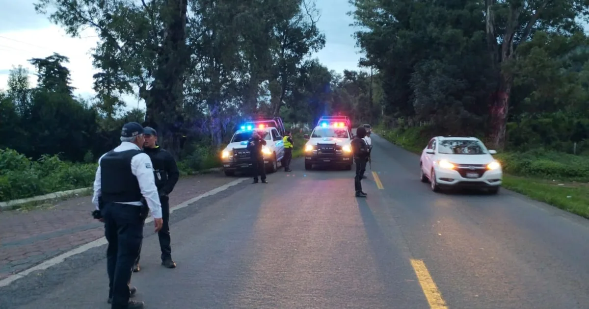 Violento enfrentamiento en Charapan deja vehículos incendiados y tensión en Michoacán