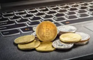 El desplome cripto: el Bitcoin perfora los USD 62.000 y el mercado entra en pánico