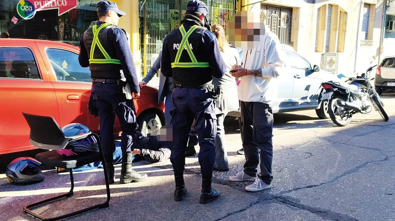 Siniestro de tránsito en 18 de Julio involucra automóvil y motocicleta en Paysandú