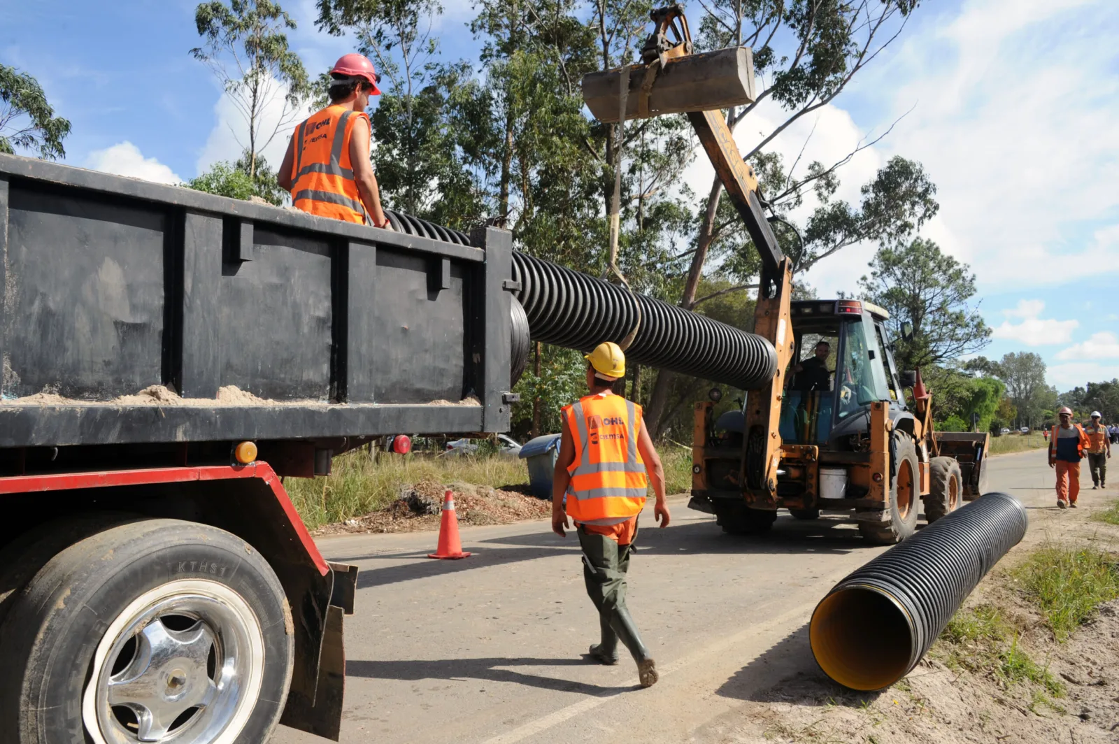 Cartelería anunciando obras de saneamiento ahora es solo un recuerdo en Ciudad Rodríguez.