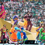 El Estadio Azteca con las gradas llenas antes del inicio de la ceremonia inaugural del Mundial 2026.