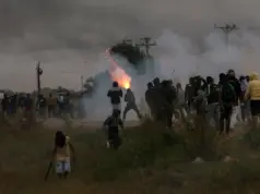 Violencia extrema en Bolivia: dos policías heridos de bala durante un operativo en Santa Cruz para liberar rutas