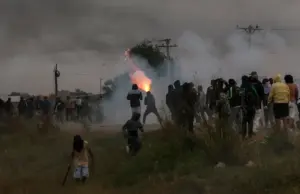 Violencia extrema en Bolivia: dos policías heridos de bala durante un operativo en Santa Cruz para liberar rutas