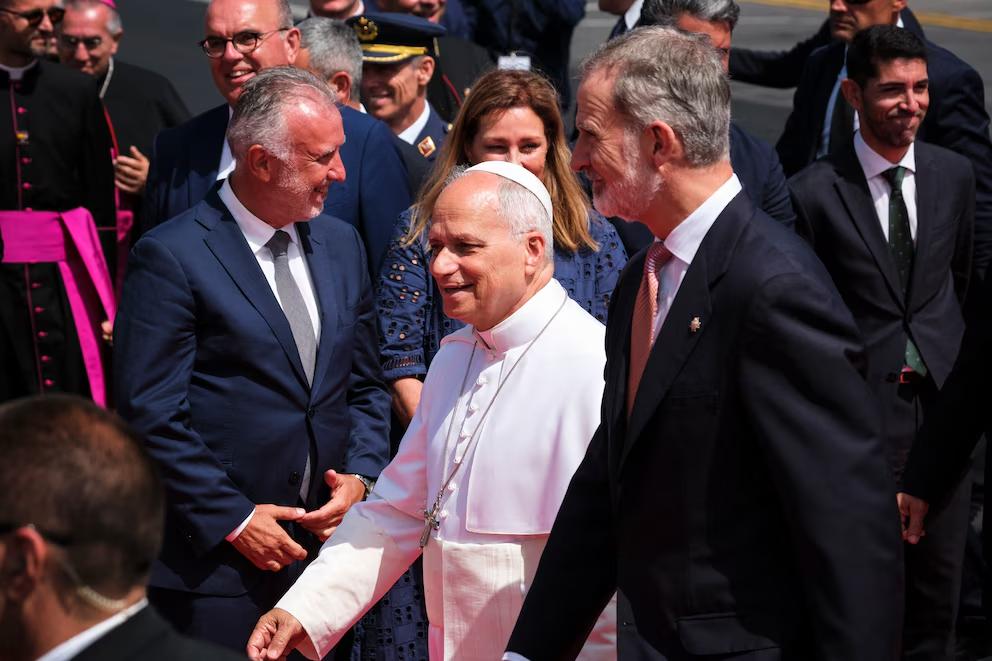 magen de archivo de Felipe VI junto al Papa León XIV en un acto oficial.