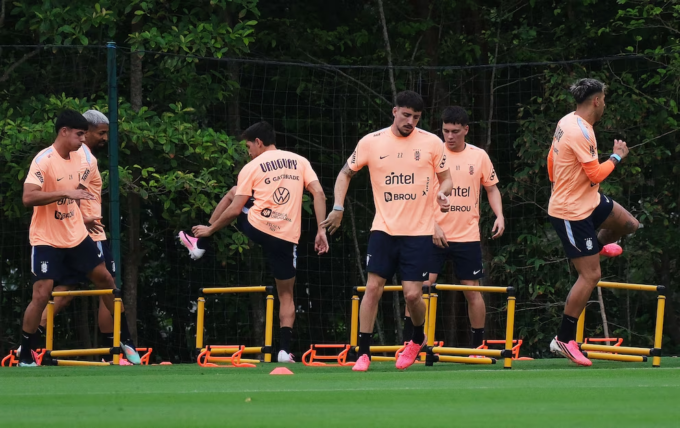 La selección de Uruguay ajusta detalles y afronta tres bajas decisivas en la previa a su debut en la Copa del Mundo (REUTERS/Paola Chiomante)