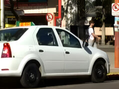 Retiran matrícula a taxi trucho en Salto mientras avanzan las gestiones para regular Uber y Cabify en el departamento La Intendencia de Salto retiró una matrícula a un taxi trucho durante controles de fin de semana; ya suman cuatro las chapas incautadas por transporte irregular mientras avanza un proyecto para regular Uber y Cabify.