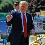 Donald Trump realizando declaraciones sobre el conflicto con Irán.