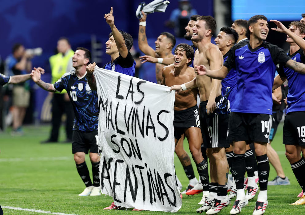 FIFA abrió expediente por la bandera de Las Malvinas tras la investigación a la AFA
