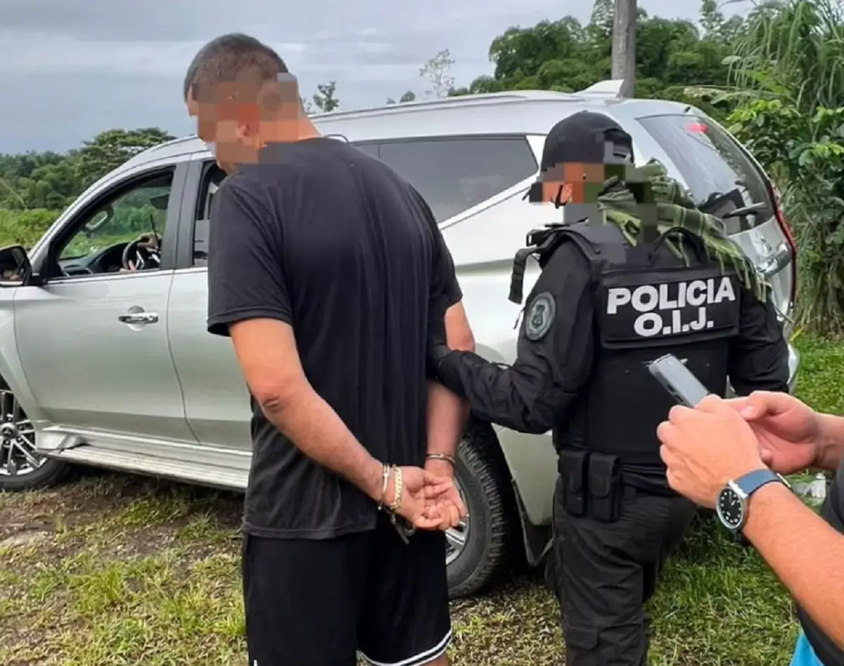 Despliegue de seguridad policial durante el operativo de captura de Alejandro Arias Monge en Costa Rica.