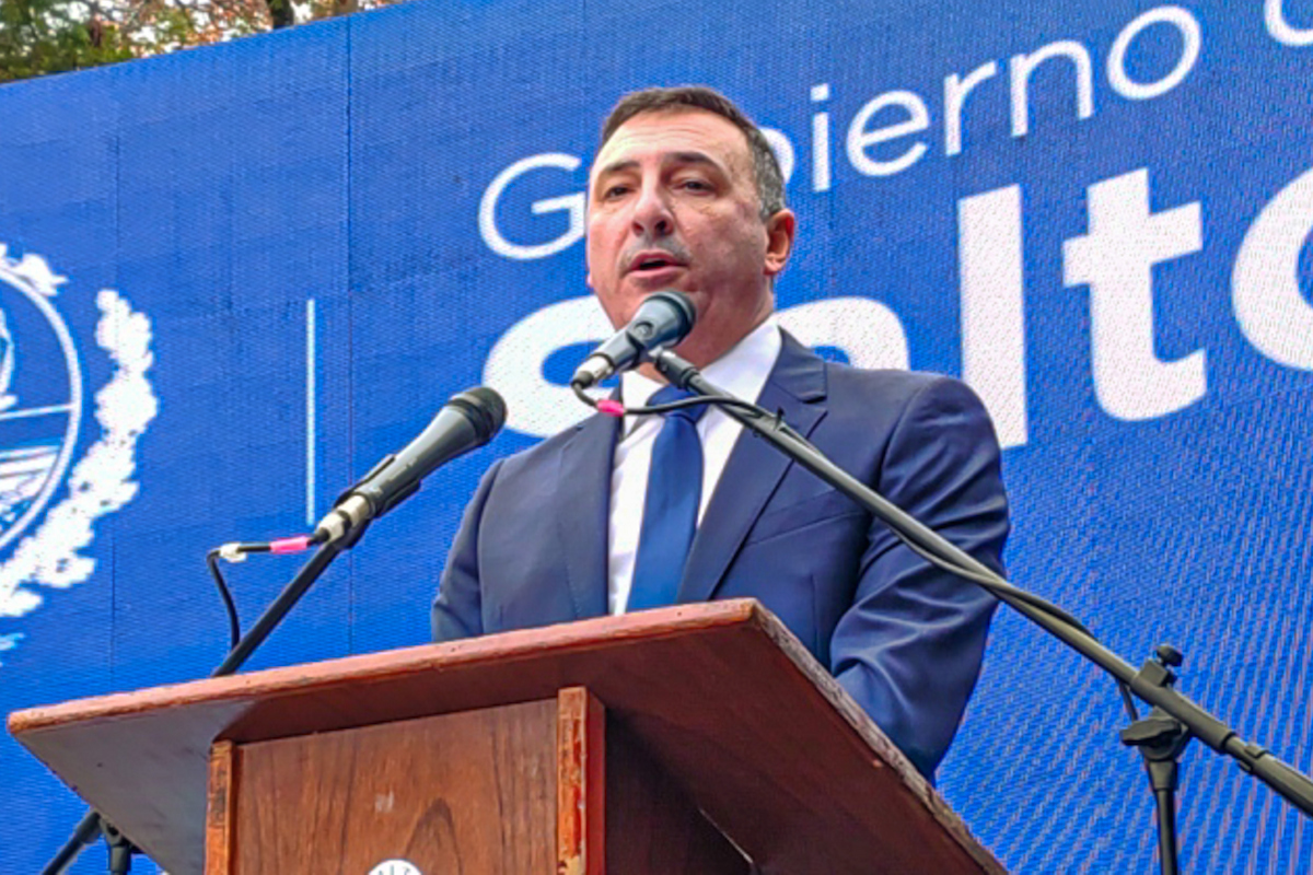 Carlos Albisu cumplió un año en Salto: el relato del orden y la realidad de la calle 1 Carlos Albisu cumplió un año al frente de la Intendencia de Salto. La gestión enfrenta el conflicto con ADEOMS por los despidos y las críticas por la falta de obras.