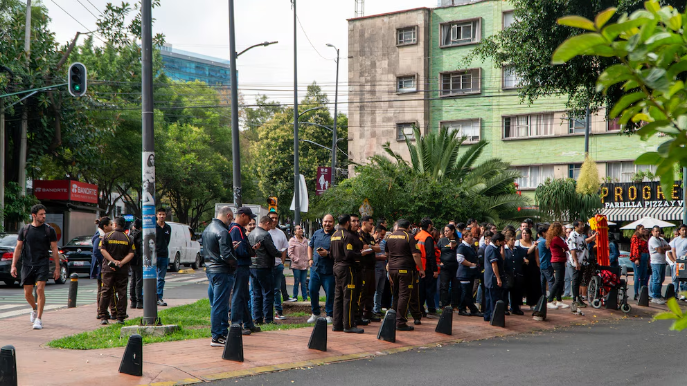 Sismógrafo registrando las ondas sísmicas asociadas a un temblor hoy en México según datos del SSN.