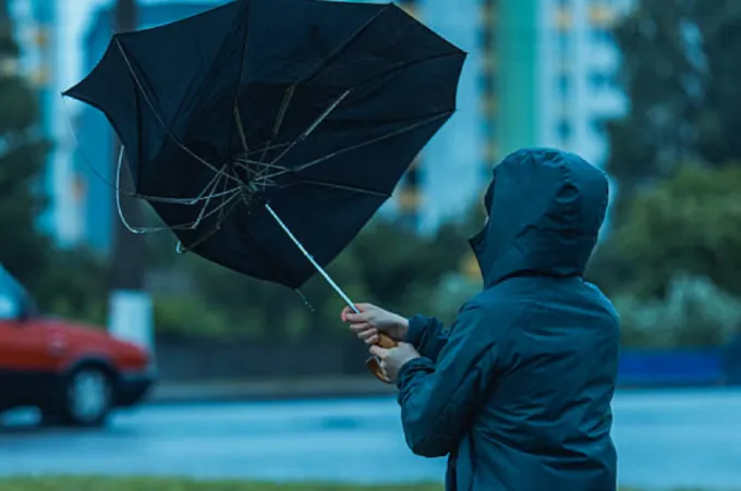 Cielo nublado y tormentoso en Uruguay durante el aviso especial por tormentas fuertes y muy fuertes emitido por Inumet.