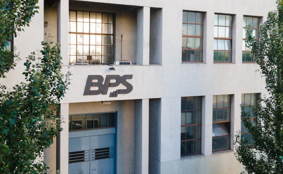 Adultos realizan gestiones presenciales ante el BPS luego de que amplian plazo para presentar certificado de estudio