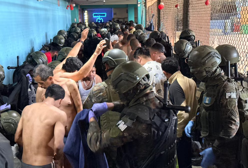 Condiciones de sobrepoblación extrema en las cárceles de Guatemala durante un operativo de seguridad