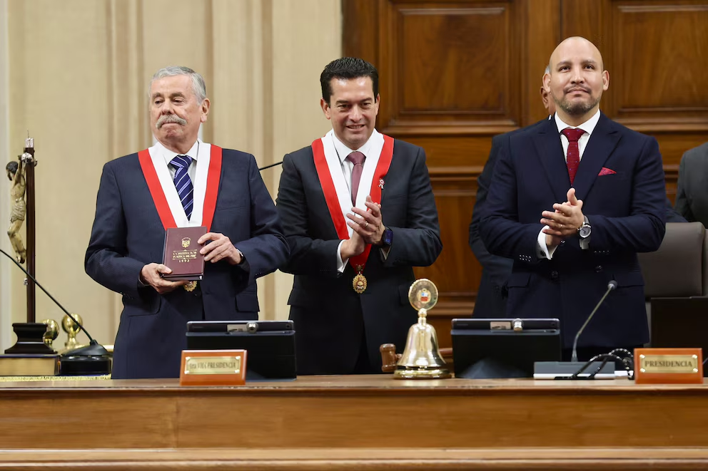 Miguel Torres preside la ceremonia de juramentacion del nuevo senado del peru en el Palacio Legislativo