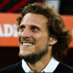 Diego Forlán nuevo DT de Uruguay: el histórico ídolo asume el mando tras la salida de Marcelo Bielsa 5 Diego Forlán nuevo DT de Uruguay para dirigir a la selección