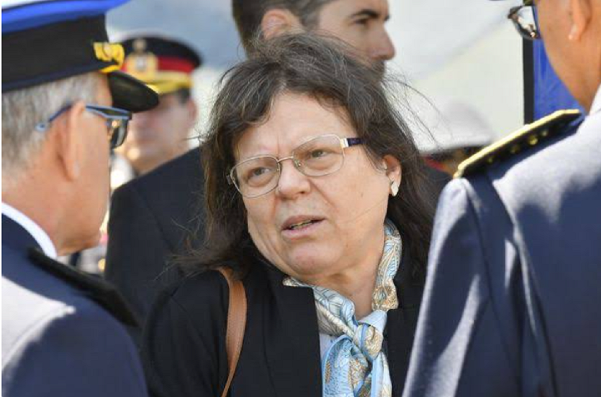 Reunión de líderes políticos oficialistas analizando el impacto de la presión pública contra Ferrero.