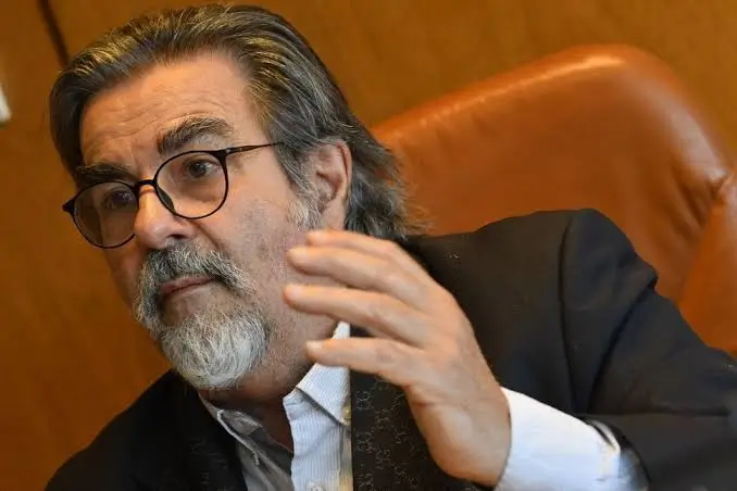 El diputado Gustavo Zubía brindando declaraciones sobre el sistema penal