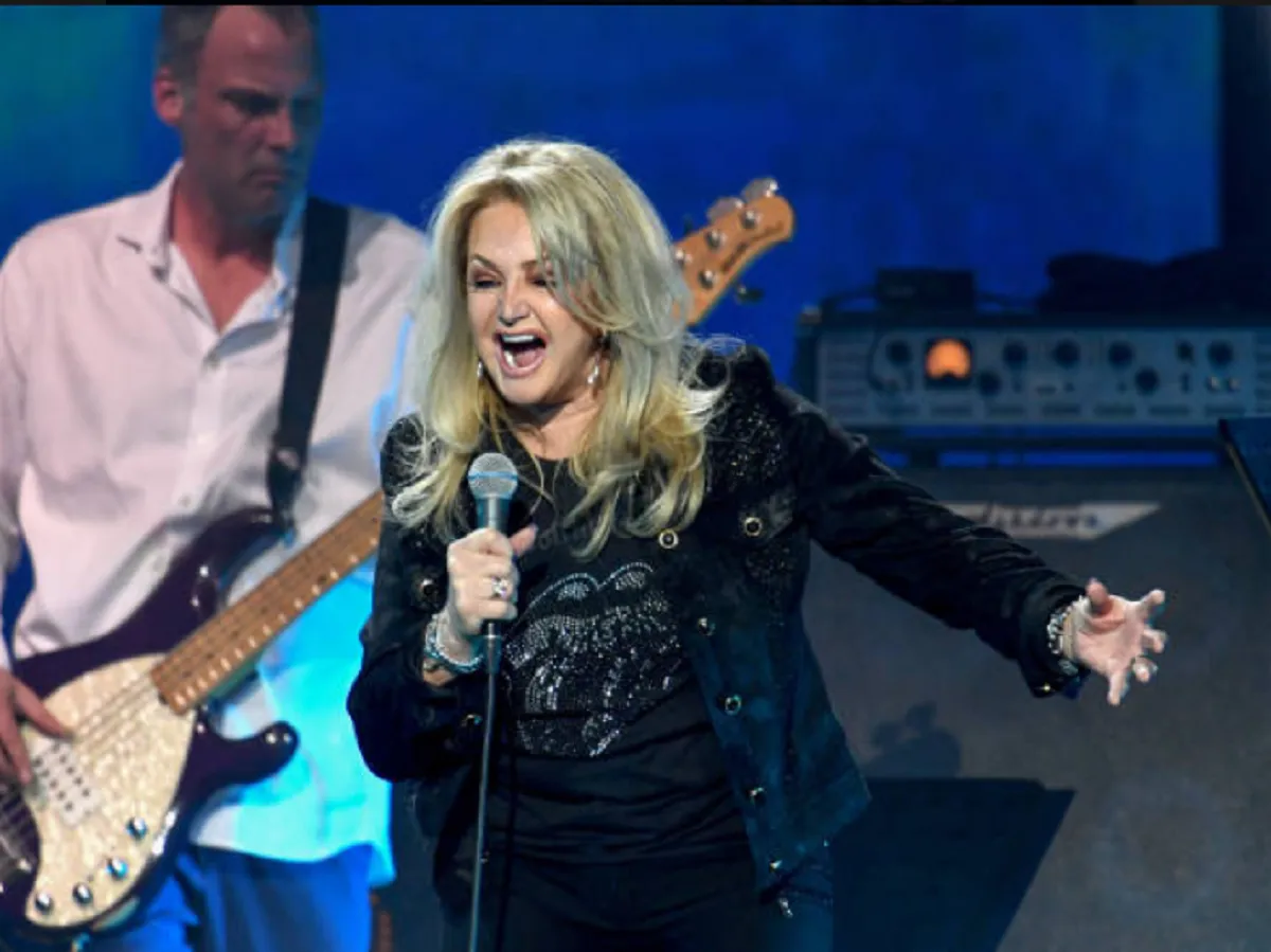 A los 75 años murió Bonnie Tyler en Portugal tras sufrir complicaciones por una enfermedad intestinal 1 Retrato de la cantante galesa que marca la noticia de que murió Bonnie Tyler a los 75 años de edad