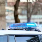 Efectivos de la Jefatura de Policía de Montevideo resguardan el traslado tras la aparición de Luzmila Sobrera.