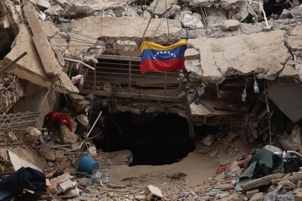 “Una aguja en un pajar”: la desesperada búsqueda de un padre tras el sismo en La Guaira 1 Niños en un refugio tras los terremotos en Venezuela
