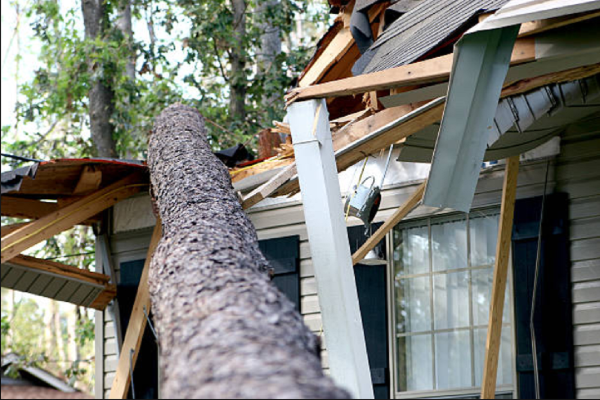 Vivienda afectada por la voladura de techo y daños estructurales tras el temporal en Tacuarembó.