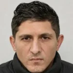 Retrato policial de Inti Camilo Cuba Vignolo, buscado por el asalto al BROU Pando y por homicidio en Reducto.