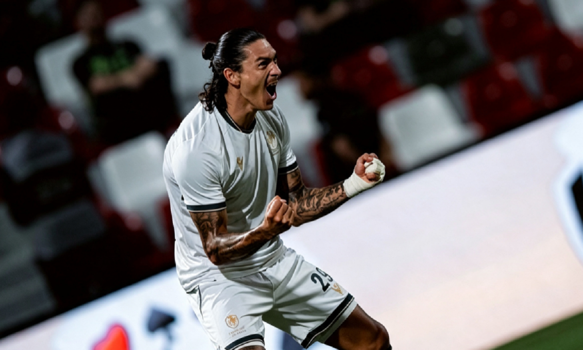Darwin Núñez celebra uno de sus goles con la camiseta de Diriyah ante Al-Ettifaq.