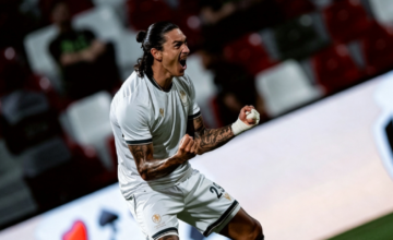 Darwin Núñez celebra uno de sus goles con la camiseta de Diriyah ante Al-Ettifaq.