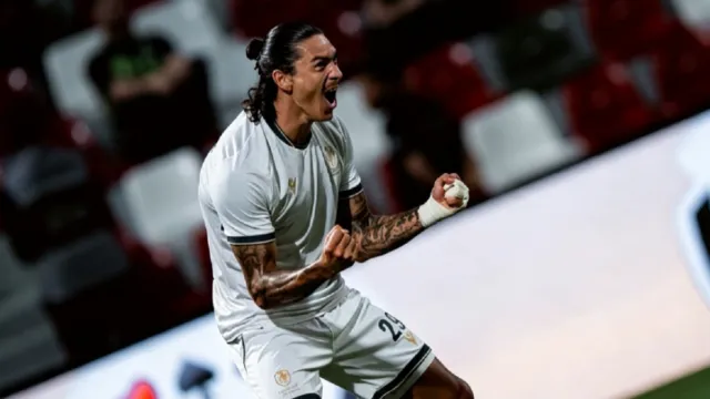 Darwin Núñez celebra uno de sus goles con la camiseta de Diriyah ante Al-Ettifaq.