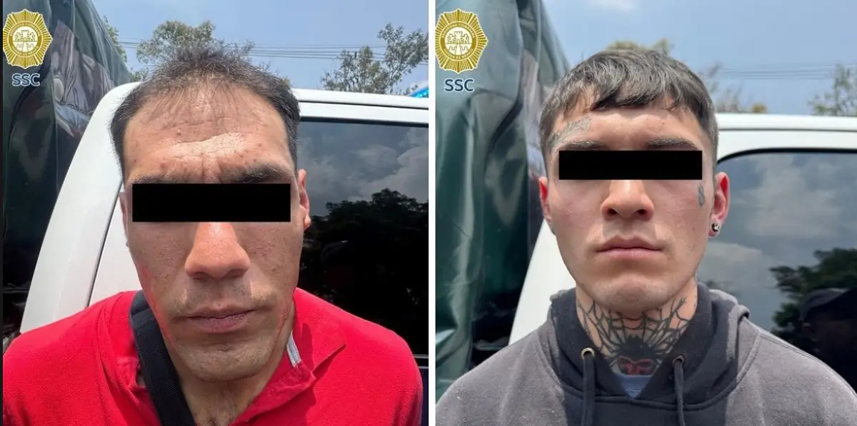 Agentes policiales durante el operativo en que detienen a dos delincuentes en México por usurpar un departamento