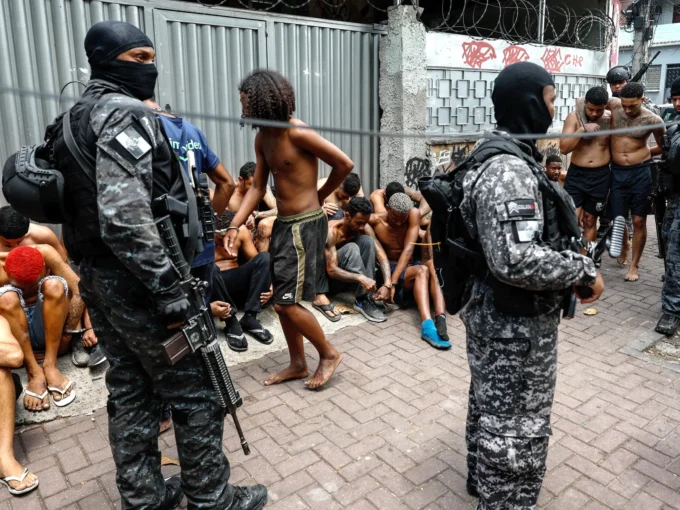 Dispositivo digital mostrando un patrullaje policial tras la fuga narco san carlos del delincuente brasileño.