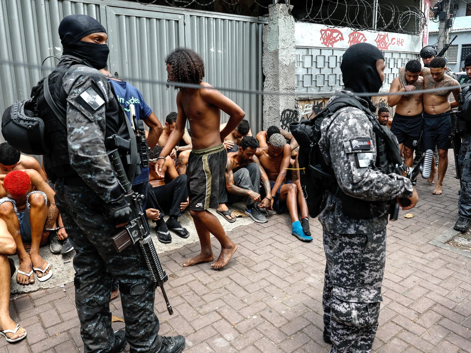 Dispositivo digital mostrando un patrullaje policial tras la fuga narco san carlos del delincuente brasileño.