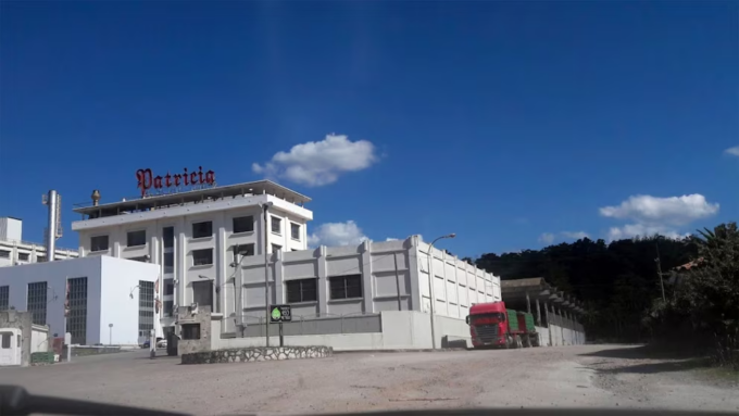 Fachada del complejo industrial tras confirmarse el cierre de FNC en Lavalleja