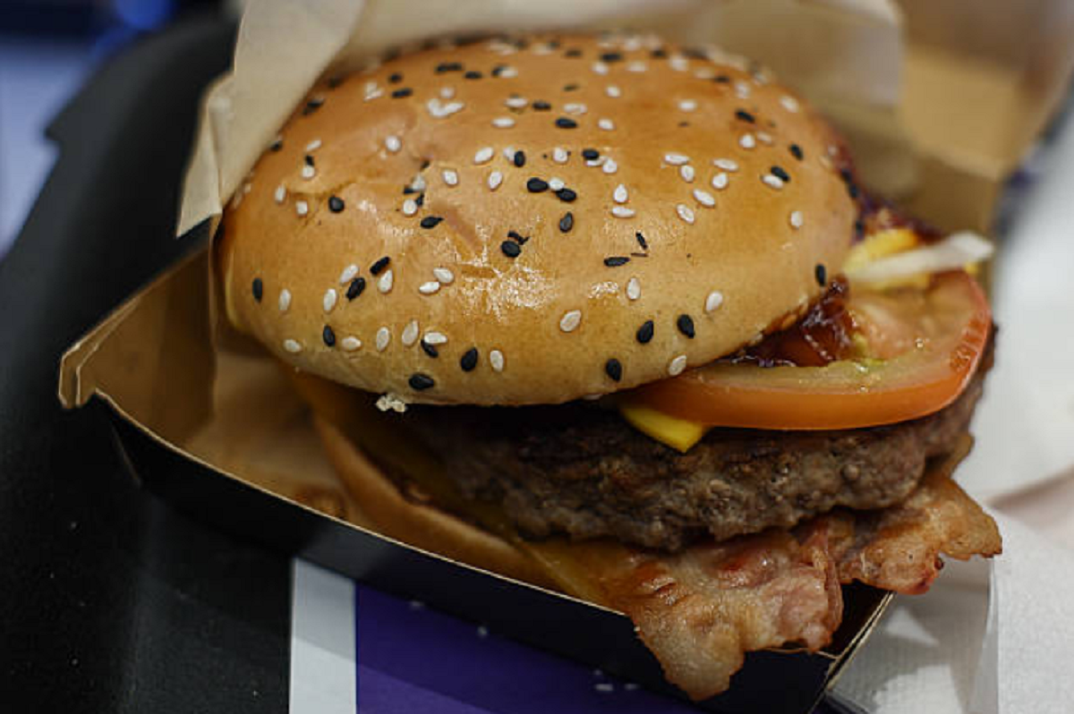 El MSP investiga posible caso de intoxicación por consumo de hamburguesas en Paysandú mediante estudios de laboratorio.