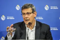 Escudo institucional en la sede donde el Partido Nacional denunció la injerencia de Jorge Díaz en Fiscalía
