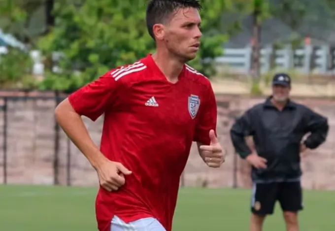 Un futbolista argentino fue detenido por el ICE en el Aeropuerto de Fort Lauderdale en Estados Unidos.