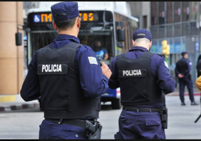 Una rapiña a policía en El Monarca provocó un intenso despliegue policial y tiroteo en Camino Maldonado.