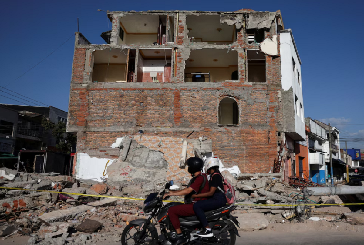 Brigadas de emergencia buscan sobrevivientes tras el terremoto en Colombia