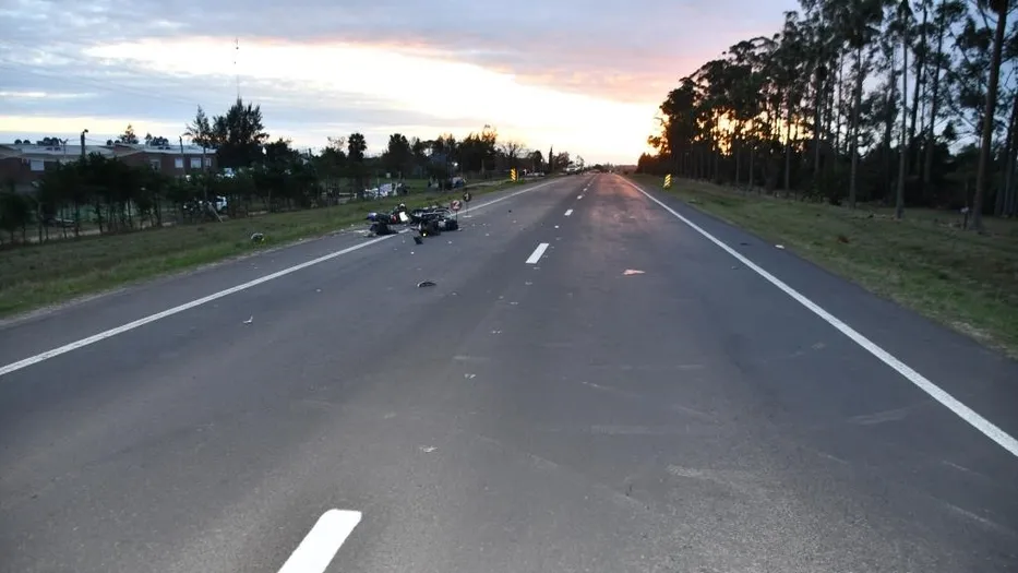 Dos motos chocaron de frente en Salto durante un trágico siniestro vial en la ruta 3.