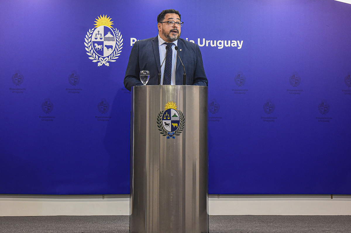 El secretario de la Presidencia Alejandro Sánchez en rueda de prensa sobre las conversaciones por deportados de Estados Unidos a Uruguay