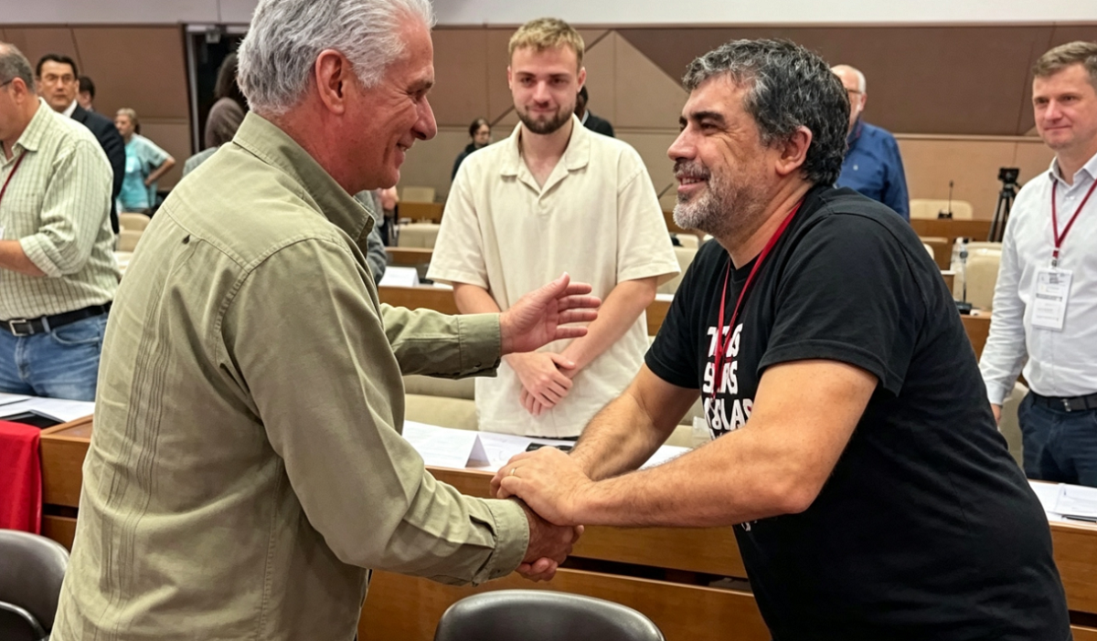Delegación uruguaya encabezada por Óscar Andrade en Cuba durante las sesiones del EIPCO