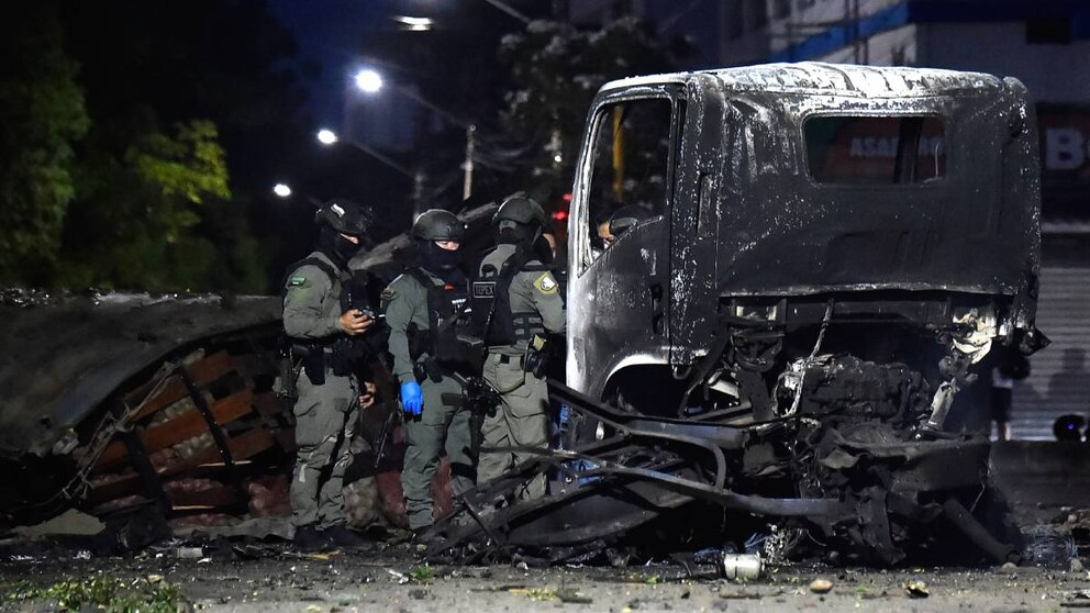 Zona acordonada tras la detonación donde un carro bomba en Cúcuta deja 11 personas heridas