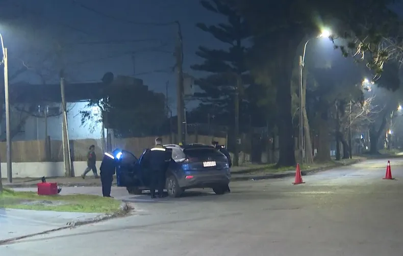 Armas de fuego y fusiles incautados por la Policía tras la persecución y el atrincheramiento en barrio Peñarol.