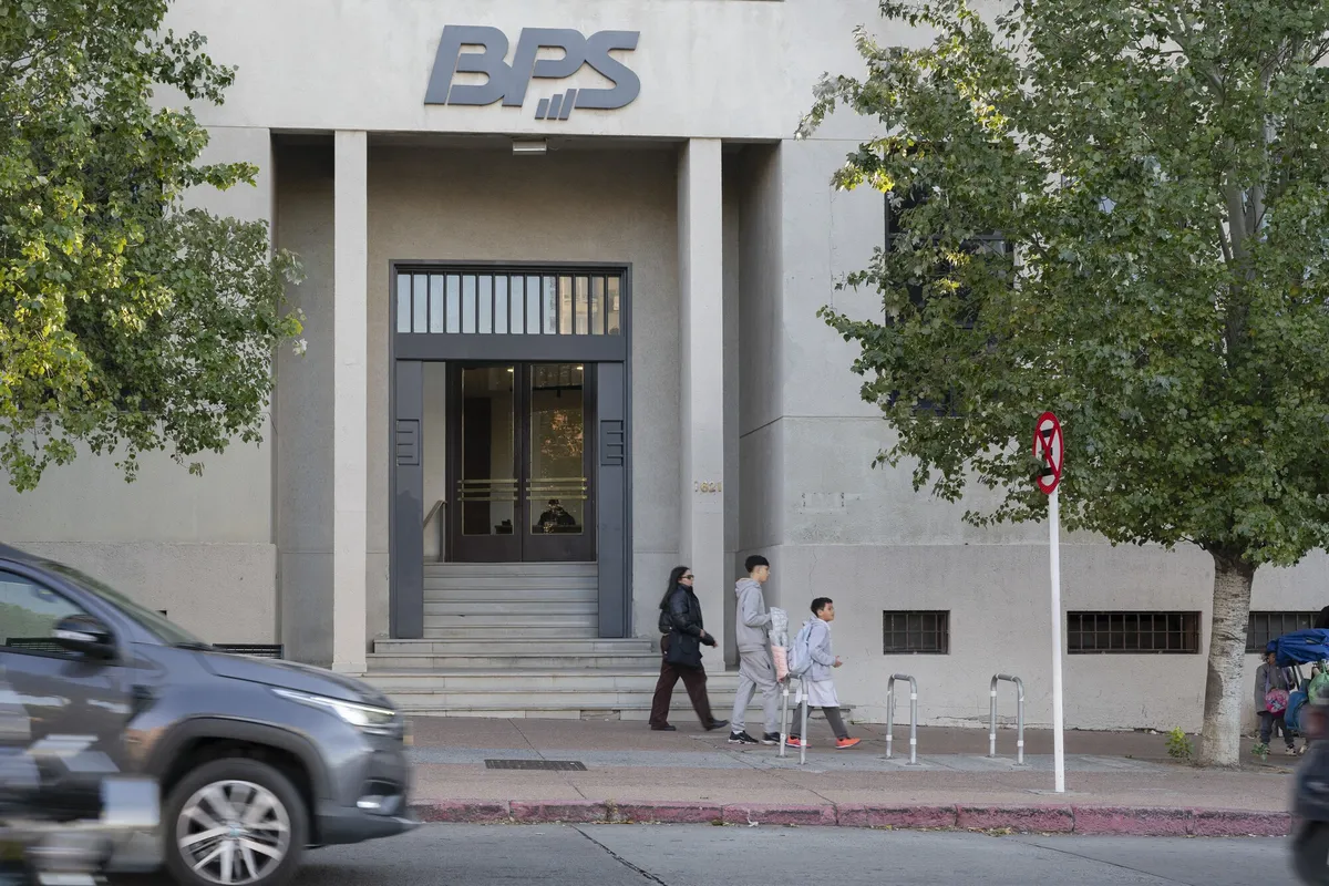 Edificio central del BPS involucrado en el bloqueo de la jubilación de un mecánico amputado